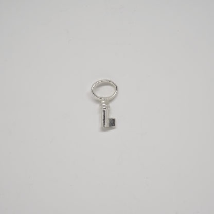 Schlüssel Anhänger Silber auf Silberkette – Bild 4